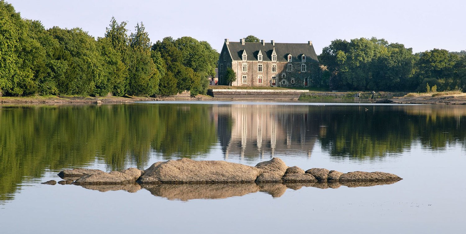Château de Comper en Brocéliande à 9 km
